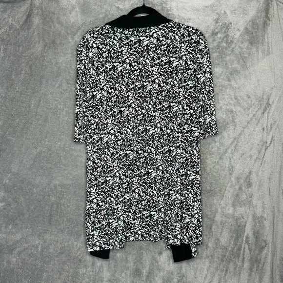 Bleeker & McDougal 1X Shirt Top Black Abstract Short Sleeve Scoop Neck Stretch - Picture 4 of 5